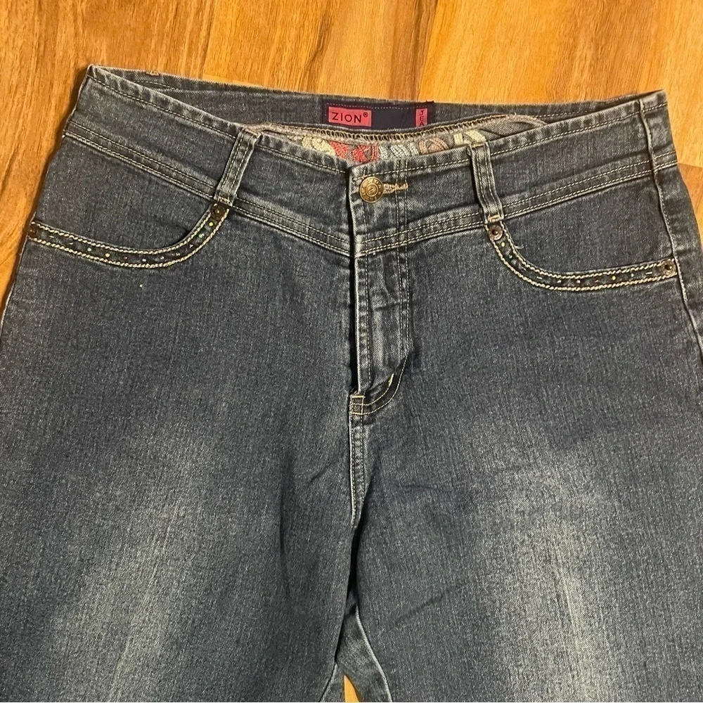 Zion Original Jeans Embroidered Capri Pants Size Large - Picture 3 of 7
